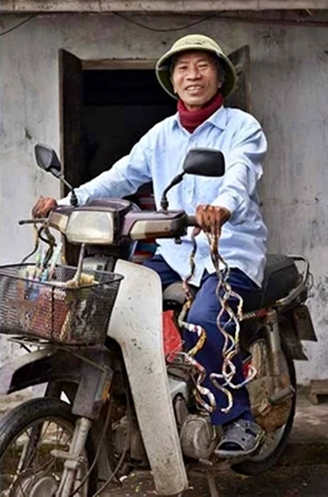 Tırnak mı spaghetti mi! 5,9 metrelik tırnaklarıyla dünya rekoru kırdı 2